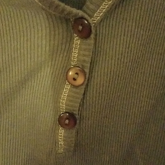 Adorable v neck button tank - Picture 4 of 6